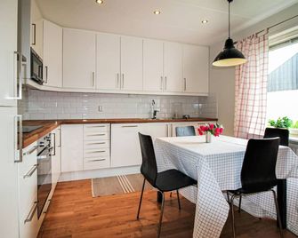 1 bedroom stunning home in Viken - Höganäs - Kitchen