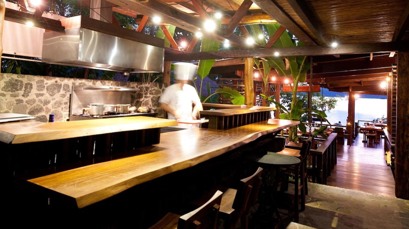 Jicaro Island Lodge