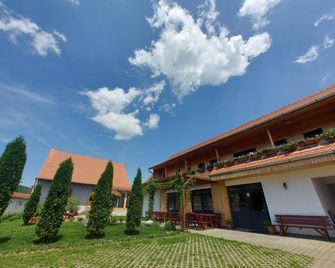 Pensiunea Keisd - Saschiz - Edificio