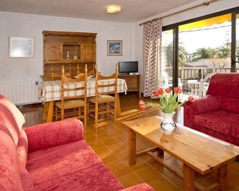 Apartamentos Ponent Mhm - Cala Ratjada - Living room