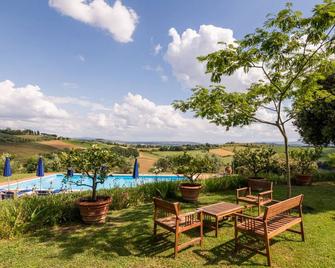 Agriturismo La Godiola - Binami - Piscina