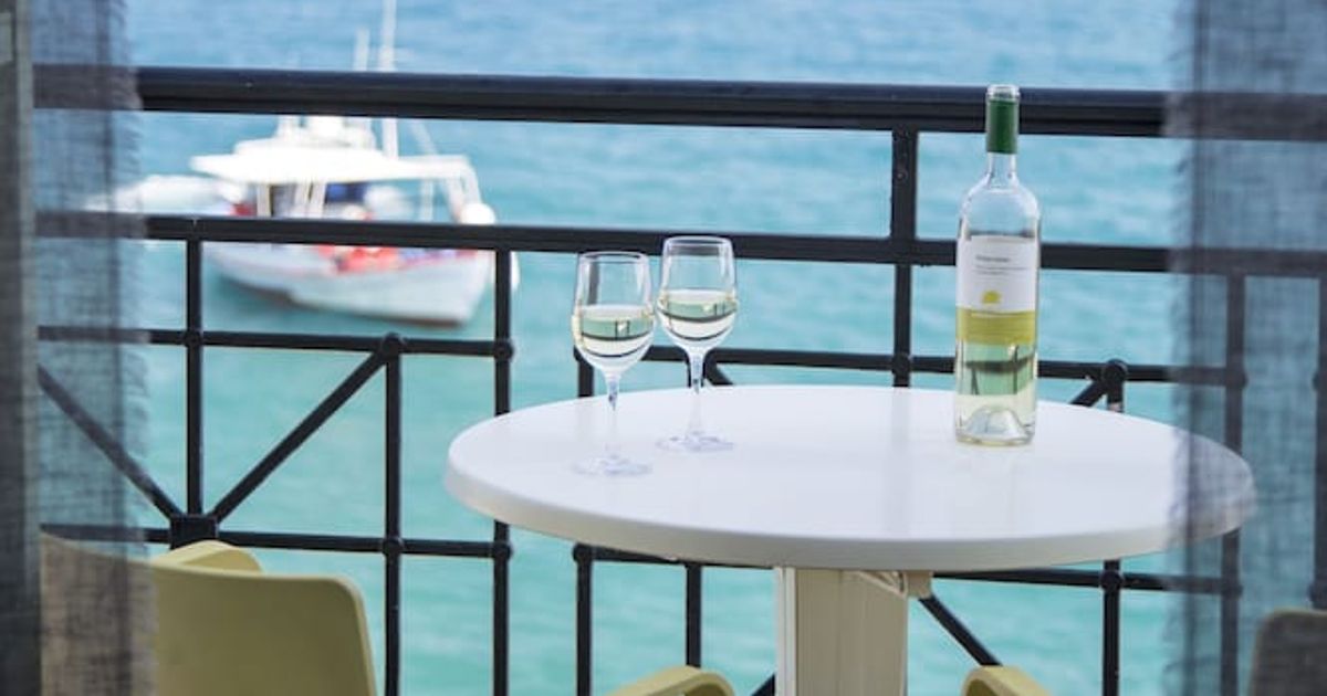 Samaina Port Hotel, Samos | SWOODOO