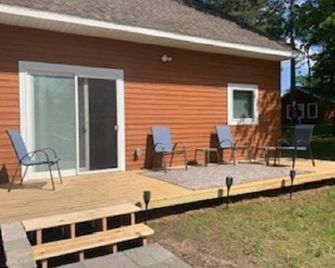 Beautiful 2 Bedroom + Loft cabin just off the water (Cabin #8) - Brainerd - Patio