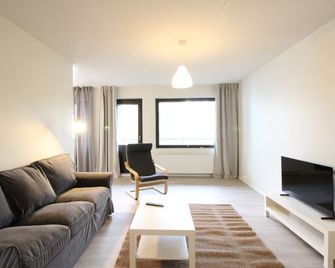 Forenom Serviced Apartments Hämeenlinna Katuma 8 - Hämeenlinna - Wohnzimmer