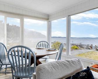 Harrington Hideaway by AvantStay Beach Access - Coupeville - Eetruimte