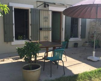 House near Arles with swimming pool - Saint-Gilles - Terasa
