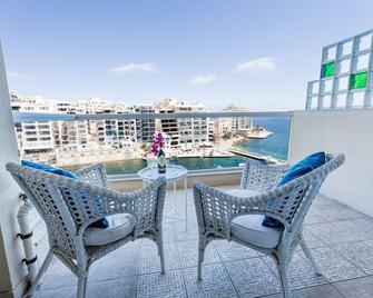 Impressive View 2BR Flat in St Julian's Bay by ArcoBnb - San Julián - Balcón