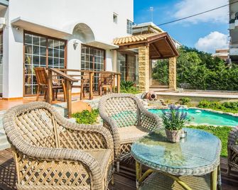 Maritina Apartments - Ialysos