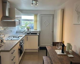 Immaculate 1-Bed House in Newtown Disley - Stockport - Kitchen