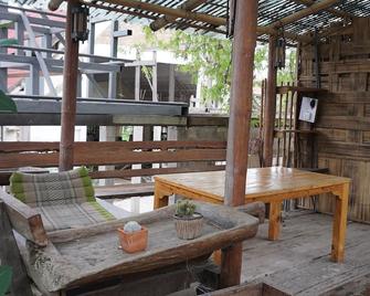 Hug at Home - Hostel - Lampang - Patio