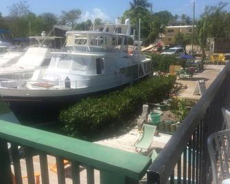 A 57-foot trawler in Islamorada - Islamorada - Balkon