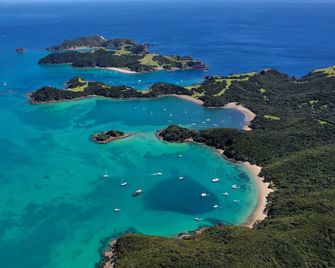 Beachfront Luxury Villa - Infinity Sea Views, Spa Pool, Kayaks near Russell - Russell - Edificio