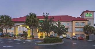 La Quinta Inn & Suites by Wyndham Fort Myers Airport - Fort Myers