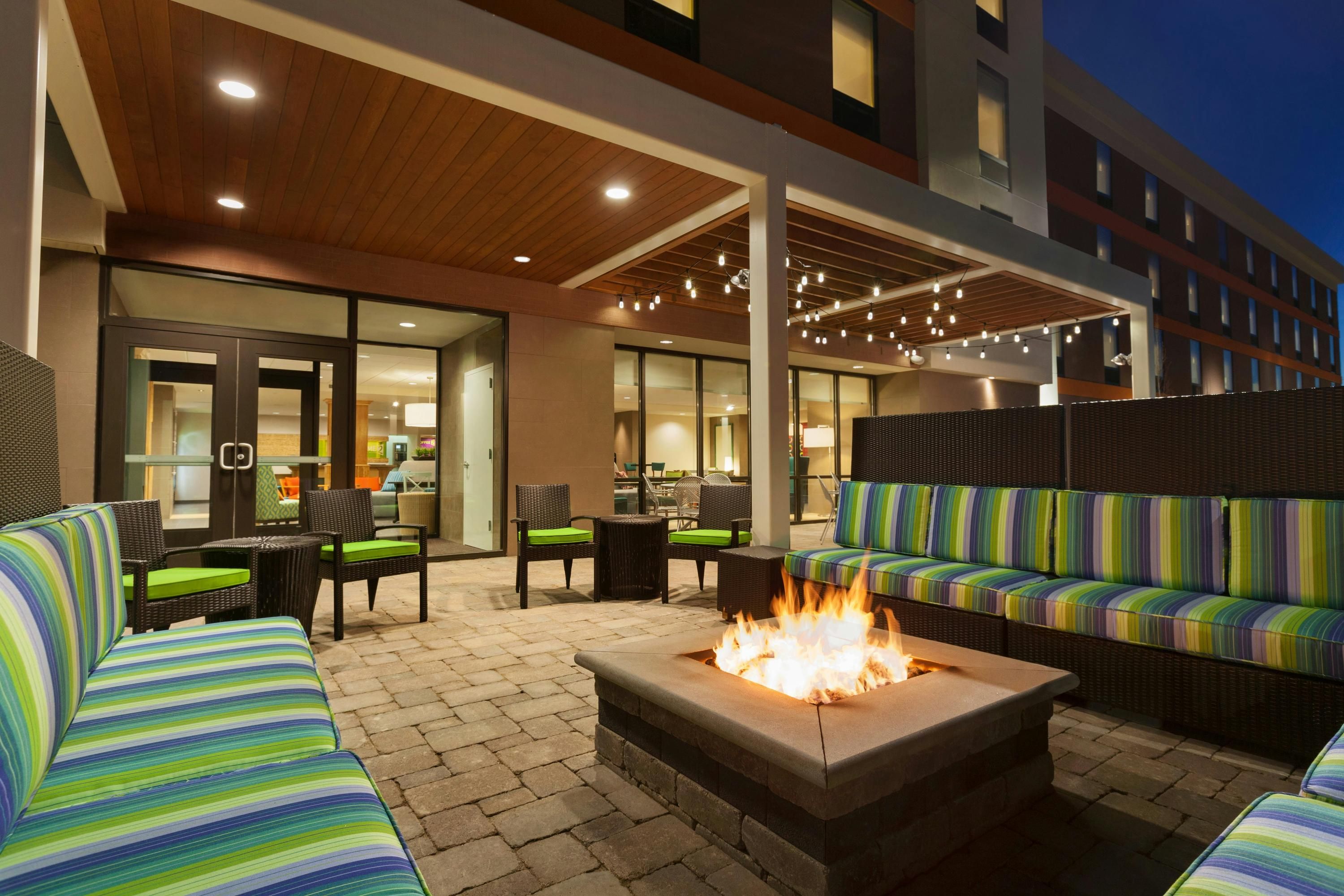 Home2 Suites by Hilton Champaign / Urbana - Champaign - Building
