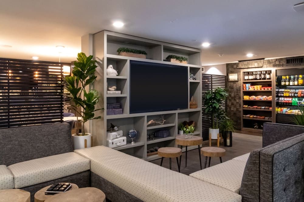 Oxford Suites Portland - Jantzen Beach - Portland - Lounge