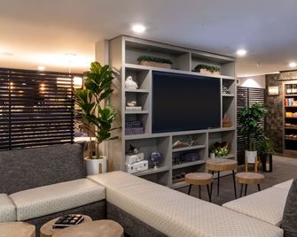 Oxford Suites Portland - Jantzen Beach - Portland - Lounge