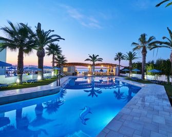 Eva Bay Resort - Adelianos Kampos - Basen