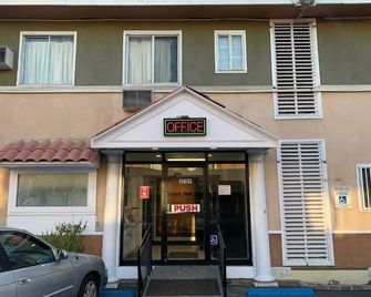 Encore Inn Inglewood - אינגלווד - בניין