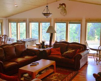 Very Large, Private Home In Middle of 2MM acres of Lewis & Clark National Forest - White Sulphur Springs - Living room