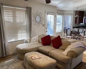 Annapolis Retreat - Annapolis - Living room