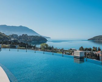 Iberostar Waves Slavija - Budva - Basen