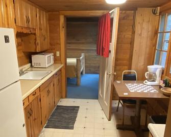 Cozy Family Cabin in Peaceful Valley Ranch - Lyons - Kitchen
