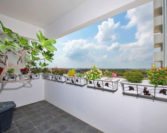 Floramos Hotel - Tianwei Township - Balkon