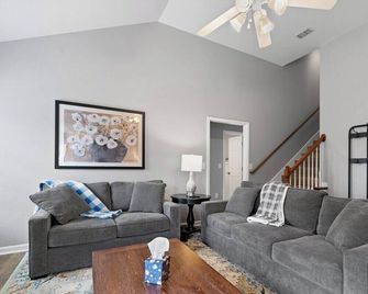 Twin Feather Run 6004-Tn Retreat-Sleeps 8 - Spring Hill - Wohnzimmer