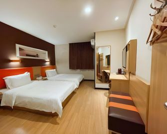 7 Days Premium Nanjing Xinjiekou Zhangfuyuan Railway Station Branch - Nanjing - Bedroom