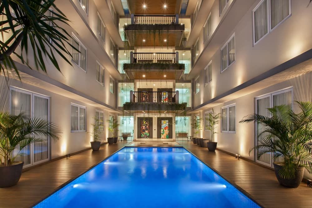 فندق أول نايت آند داي - ألام سوتيرا - Tangerang City - حوض السباحة