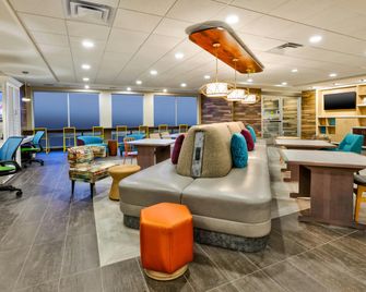 Home2 Suites by Hilton Saginaw - Saginaw - Lounge
