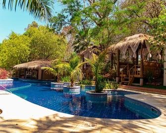 Los Lagos Resort Hotel - Capiatá - Pool