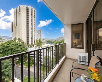 Mountain View Oasis, Steps from Beach with Parking! - Honolulu - Balcony
