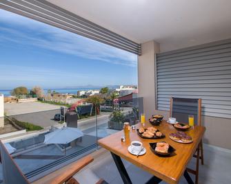 Lilium Luxury Suites - Adults Only - Agia Marina - Balcón