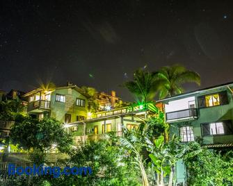 Pousada Vale Verde Bungalows - Praia do Rosa - Building