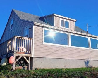 Charming Seaside Getaway with Spectacular Views - Westport - Edificio