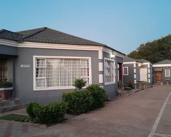 Ramatie Guest Palace - Kasane - Building