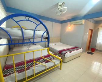 OYO 90910 Homestay D Lalang Inn - Kuah - Slaapkamer