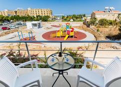 Fabulous apartment near sand beach! - Kyrenia - Balcón