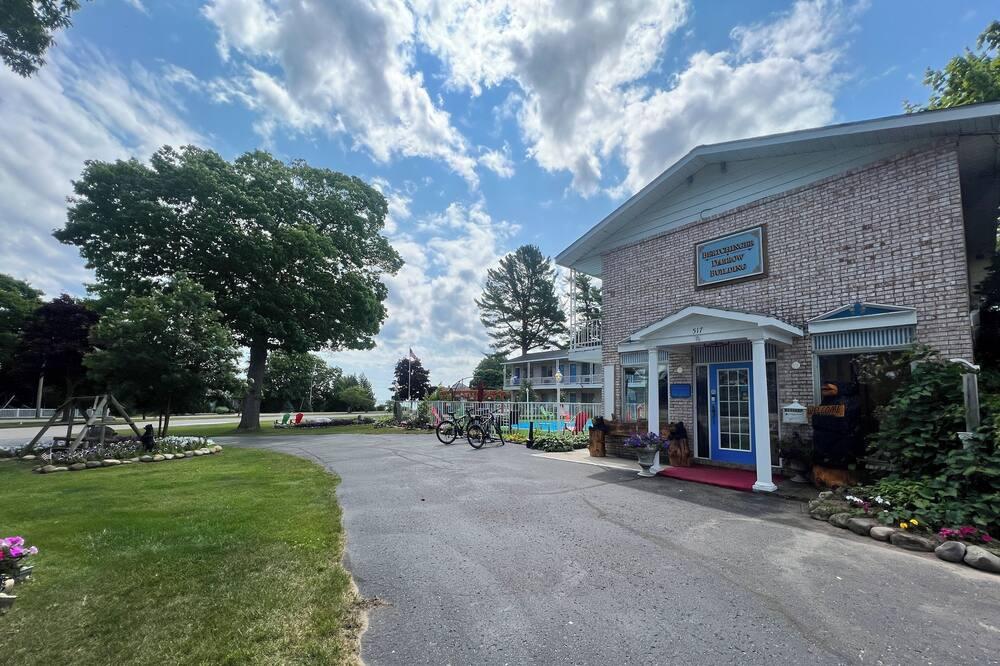 American Boutique Inn Lakeview from 78. Mackinaw City Hotel