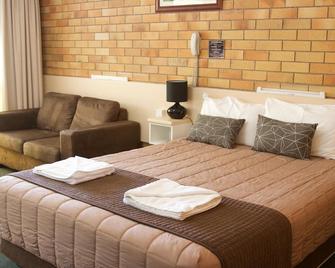 Buckaroo Motor Inn - Warwick - Bedroom