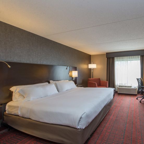 Bedroom view of Holiday Inn Express & Suites Auburn