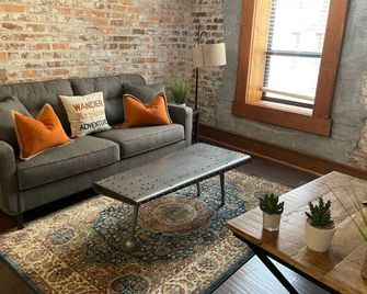 Heart Of Downtown 1 Br/1 Ba - Hidden Gem - נורפולק - סלון