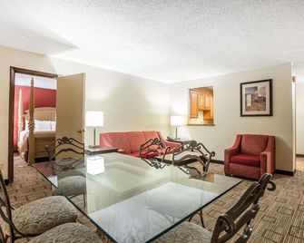Clarion Hotel Fort Mill Near Amusement Park - Fort Mill - Sala de estar
