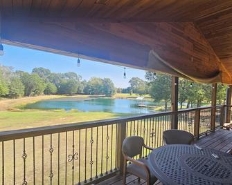 Charming 2-bedroom Country house nestled on a Cattle ranch - known as Rancho 2. - Canton - Balkón