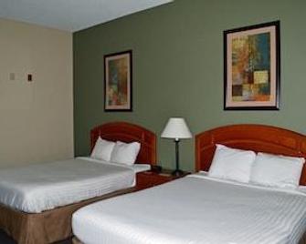 Paola Inn And Suites - Paola - Bedroom