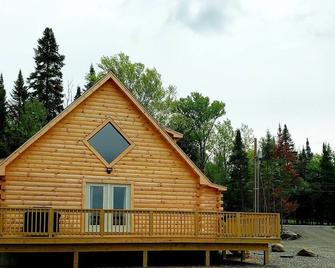 Back Lake Lodges Moose Tracks Cabin - Pittsburg - Building
