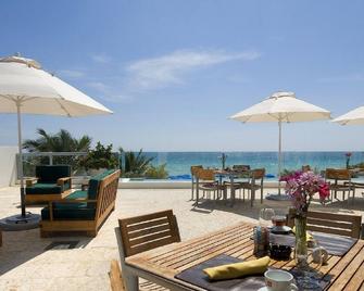 Private Beachfront Condominium With Breathtaking Views And Resort Access - Sunny Isles Beach - Patio