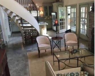 The Bridge:harmony House - Saint Francisville - Living room
