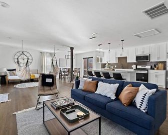 Home away from home...Minutes to everything Dallas! - Dallas - Stue